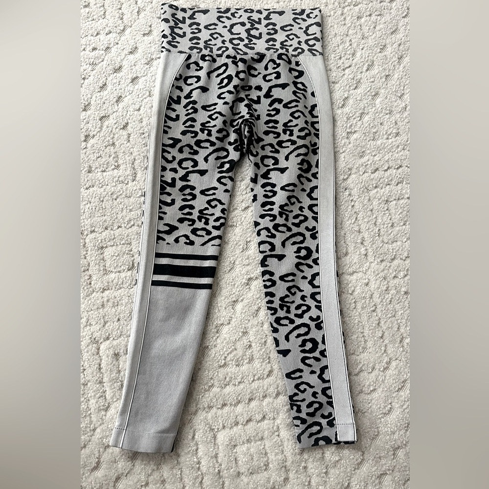 Scrunch bottom 3/4 length leggings ☑️